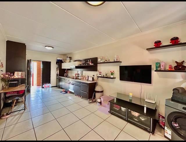 2 BEDROOM APARTMENT FOR SALE IN DOUGLASDALE